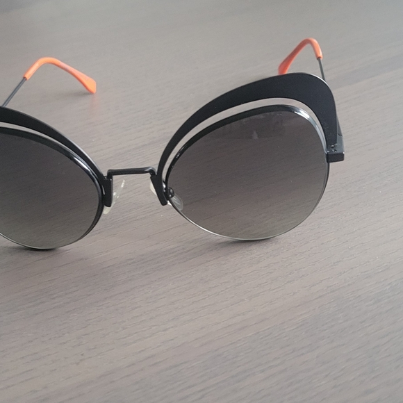 100% Authentic Fendi Cat-Eye Sunglasses - Picture 6 of 9